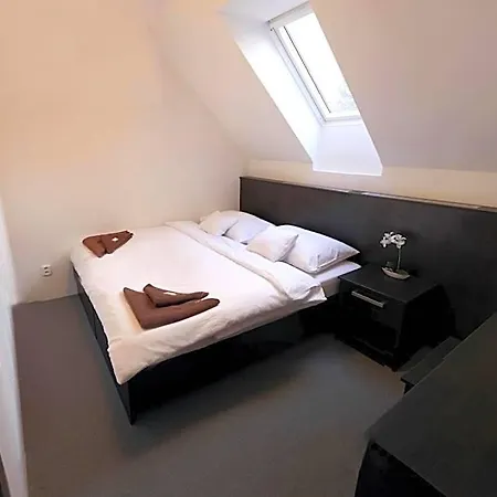 štiřínská Stodola U Prahy Hotel
