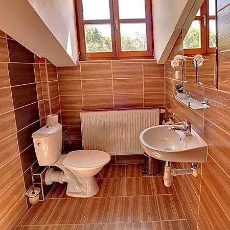 štiřínská Stodola U Prahy Hotel *